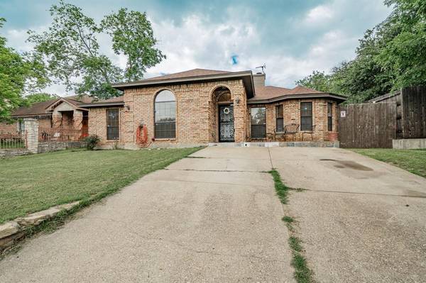 1709 Avenue F, Grand Prairie, TX 75051