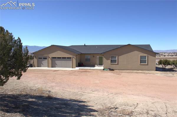 18 Carriage TRL, Penrose, CO 81240