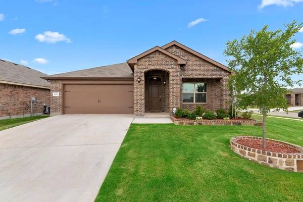 9353 Castorian Drive, Fort Worth, TX 76131