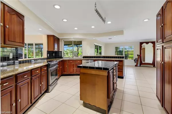 Naples, FL 34110,449 Cypress WAY E