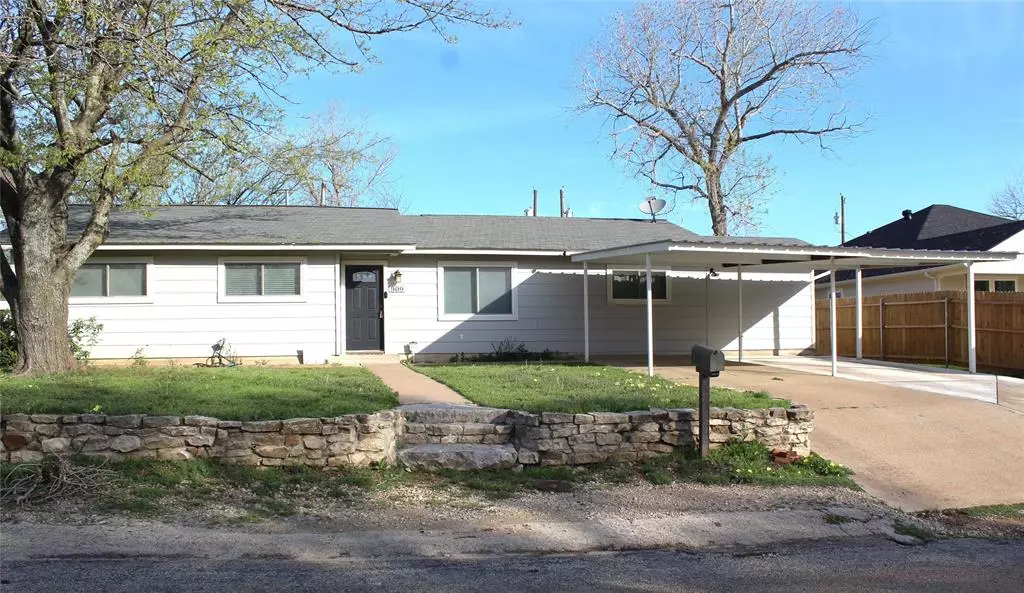 909 E Lewis Drive, Stephenville, TX 76401