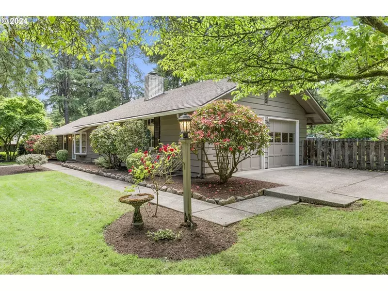 19215 LONGFELLOW AVE, Lake Oswego, OR 97035