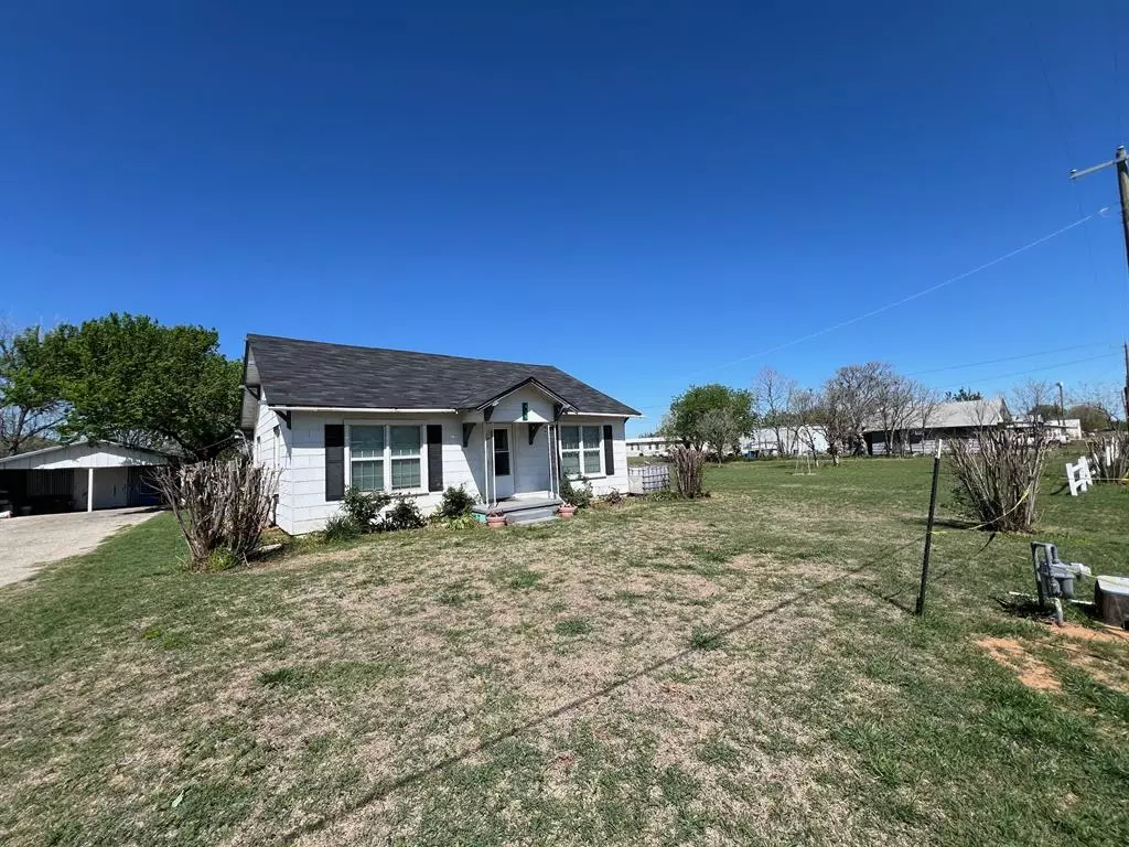 Archer City, TX 76351,415 N Oak Street