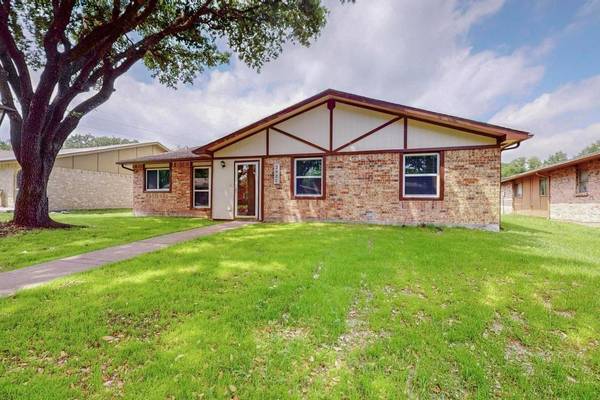 2921 Robin Hill Lane,  Garland,  TX 75044