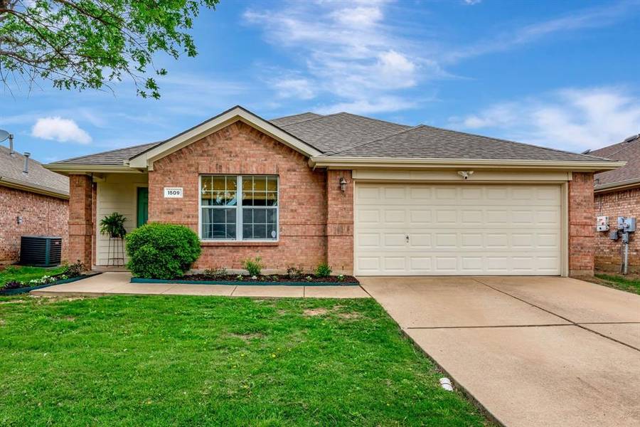 1509 Wind Dancer Trail, Fort Worth, TX 76131