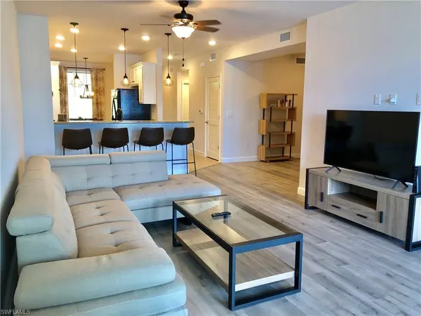 15126 Palmer Lake CIR 104, Naples, FL 34109