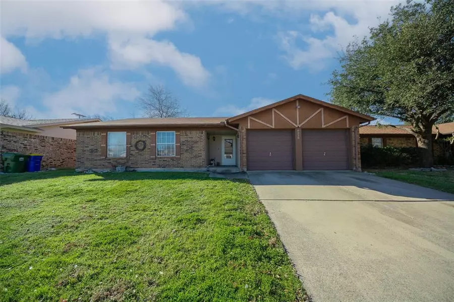 6528 Stardust Drive S, Watauga, TX 76148