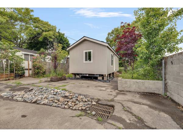 Portland, OR 97218,7265 NE Lombard ST #516