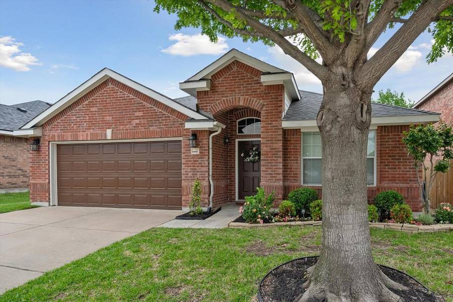 9011 Rainland Drive, Arlington, TX 76002