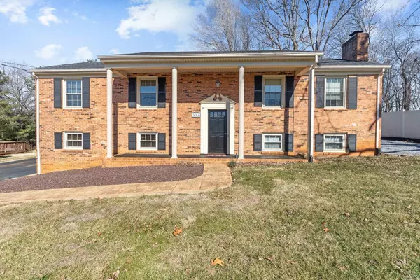 311 Bob CIR, Forest, VA 24551