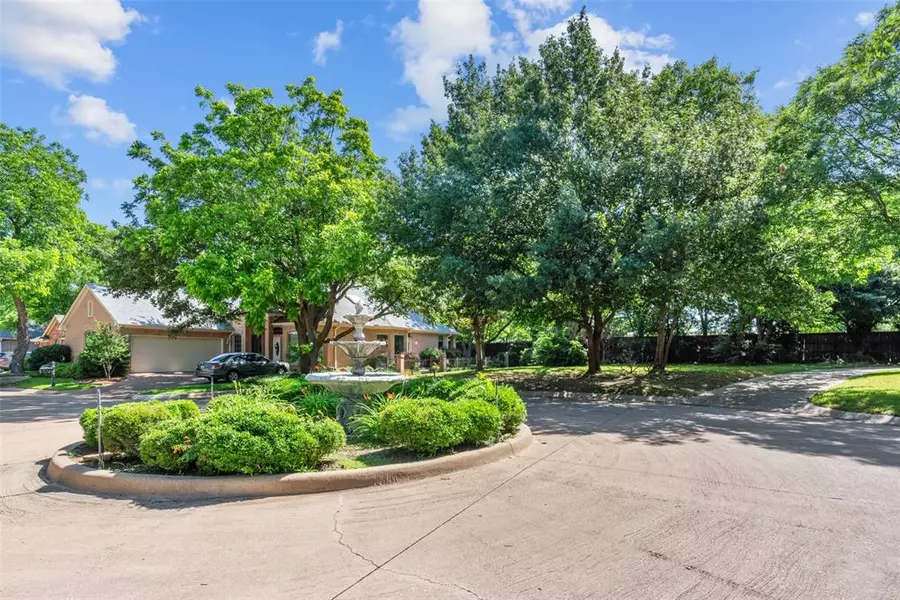 1003 Village Green Court, Arlington, TX 76012