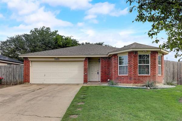 404 Candlestick Trail,  Saginaw,  TX 76179