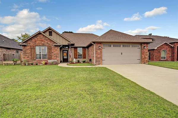 405 Harrell Drive, Chandler, TX 75758