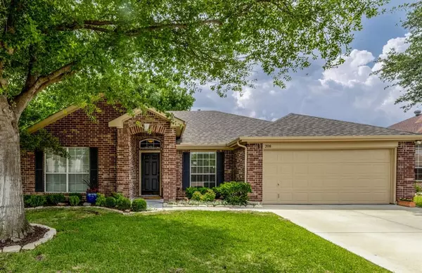 208 Creek Point Lane, Arlington, TX 76002