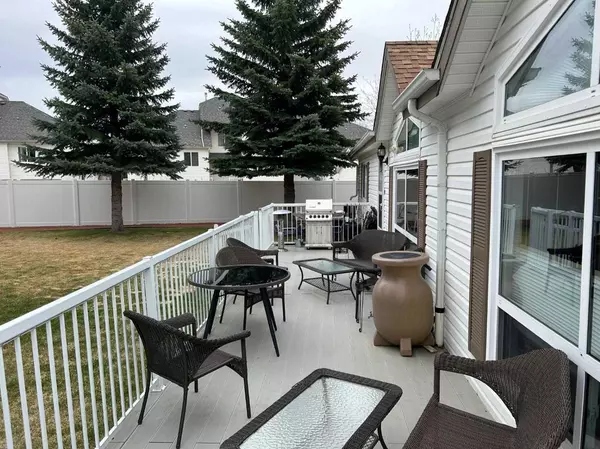 Red Deer, AB T4R 2Z8,2216 Danielle DR