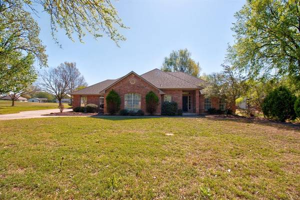 120 Pawnee Trail, Lake Kiowa, TX 76240