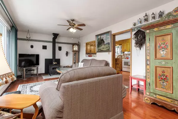 Olds, AB T4H 1A5,4222 50 AVE