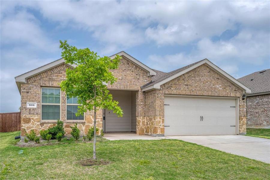 905 Glover Drive, Aubrey, TX 76227