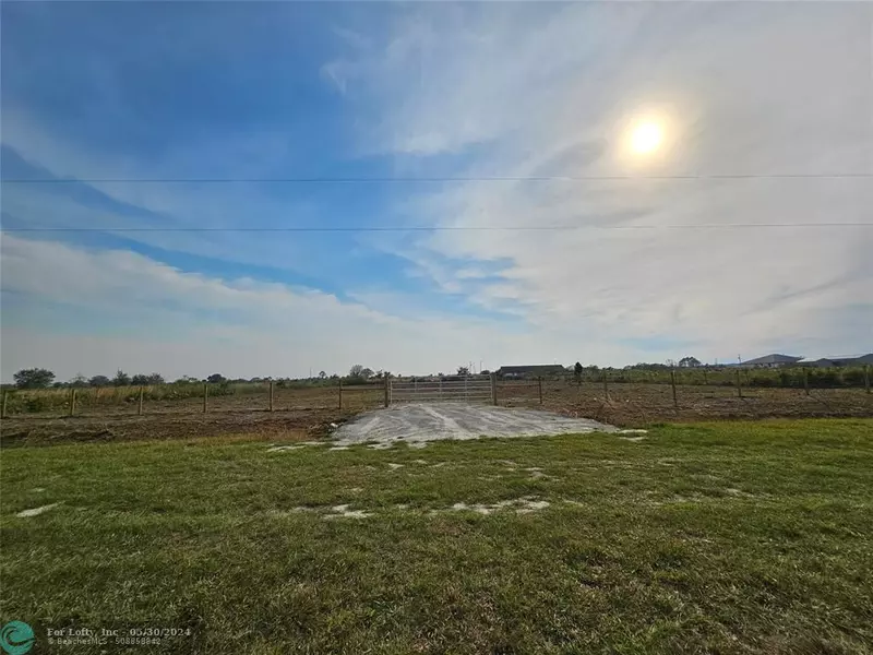 18714 NW 254th St, Okeechobee, FL 34972