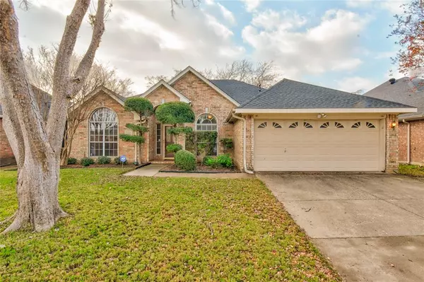 6709 Briarwood Drive, Fort Worth, TX 76132