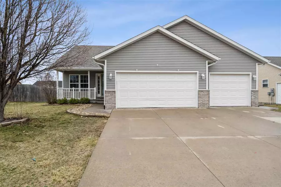 230 Cattail Ln, North Liberty, IA 52317