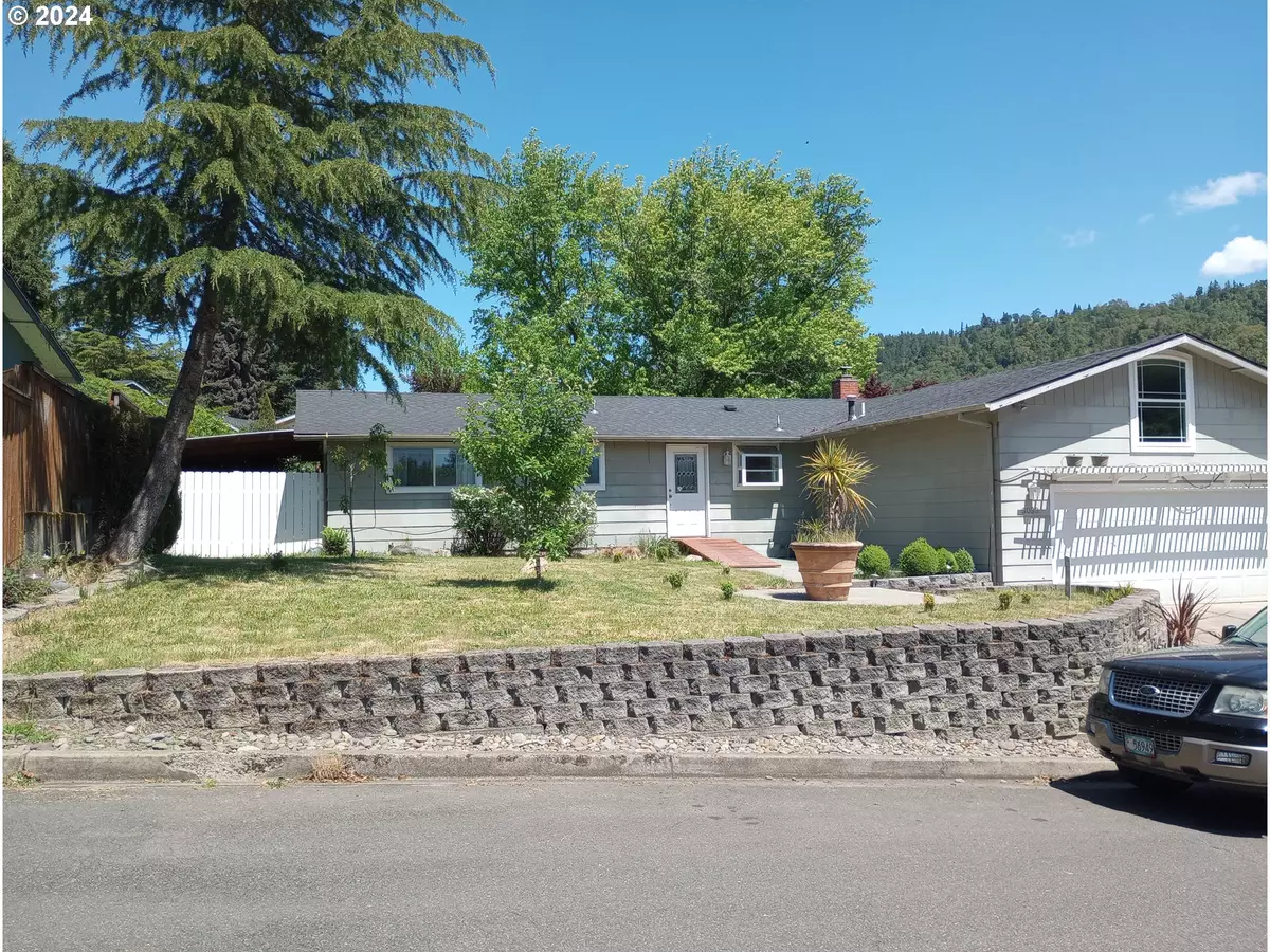 Roseburg, OR 97470,3033 NE MONTEREY DR