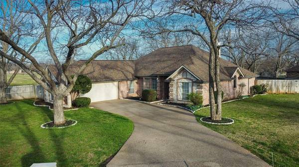 9113 Hanging Moss Drive, Granbury, TX 76049