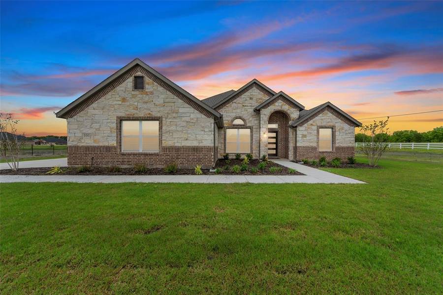 101 Cottonwood Court, Van Alstyne, TX 75495