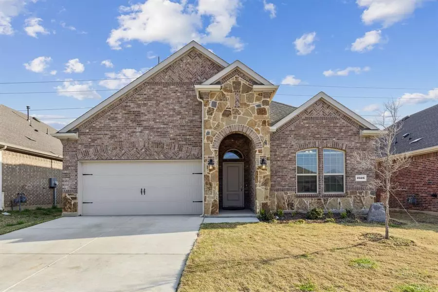 2926 Moccasin Lane, Aubrey, TX 76227