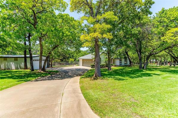 Weatherford, TX 76086,207 Meandering Way