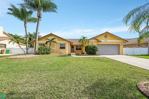 5010 King Arthur Ave,  Davie,  FL 33331