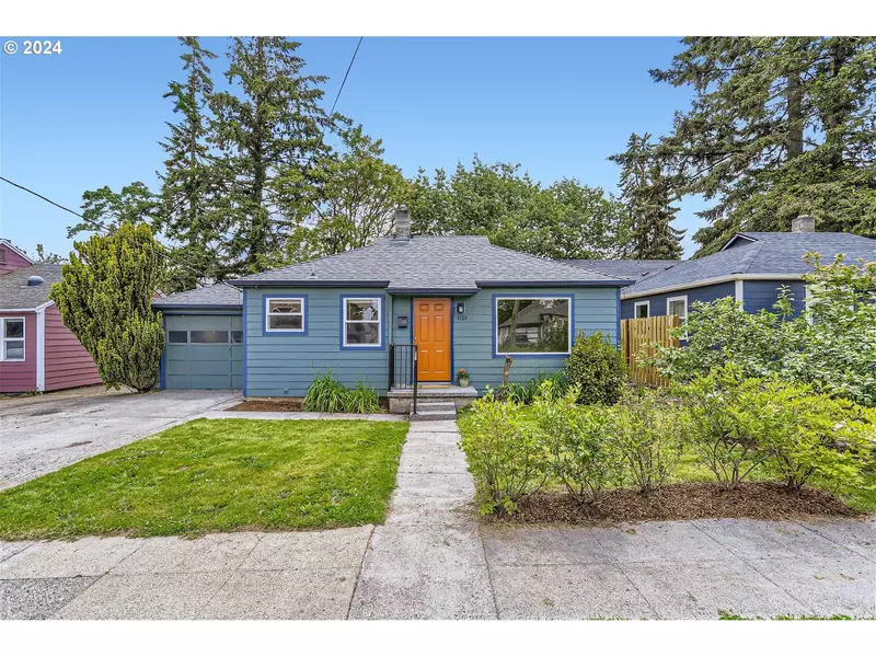 8526 NE HASSALO ST, Portland, OR 97220