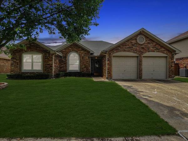 2308 Belton Drive, Arlington, TX 76018