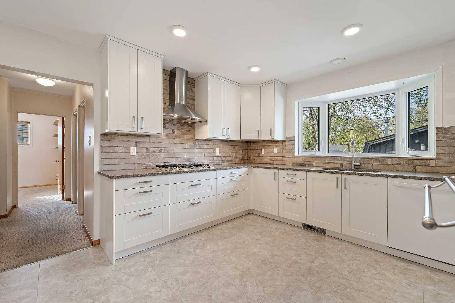 Calgary, AB T2L 0C9,1275 Northmount DR NW
