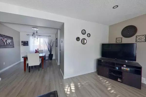 Fort Mcmurray, AB T9K1J8,158 MacLaren CRES