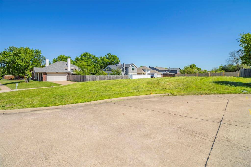 1940 Woodside Knoll Drive,  Garland,  TX 75040