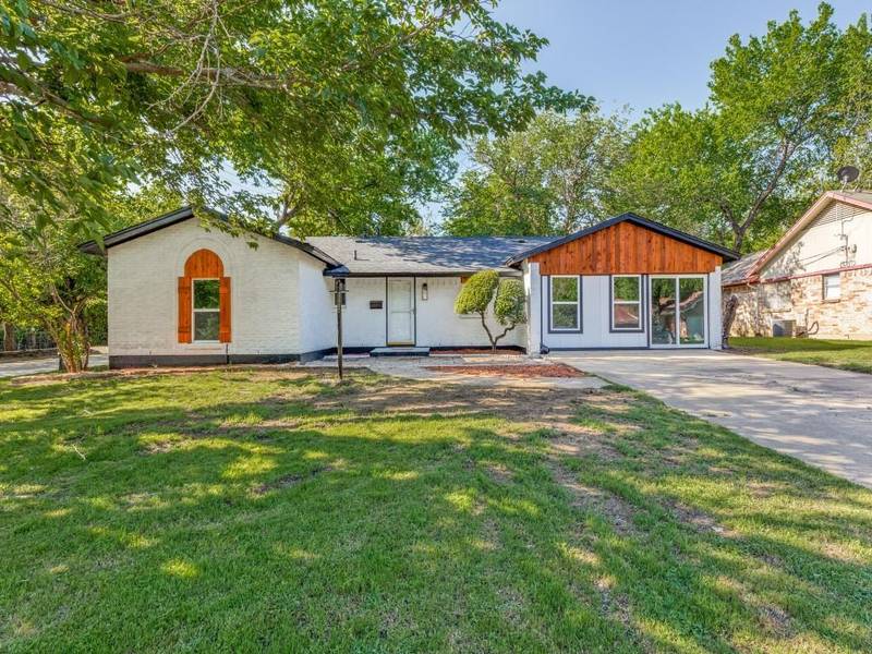 3832 Falcon Drive, Forest Hill, TX 76119