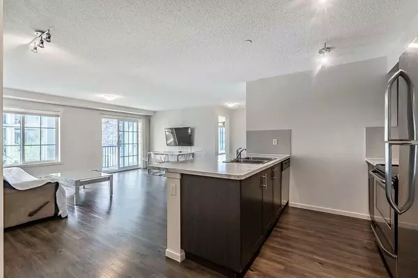 Calgary, AB T2Z 4R2,755 Copperpond BLVD SE #5201