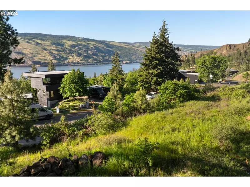 622 SYNCLINE WAY, Mosier, OR 97040