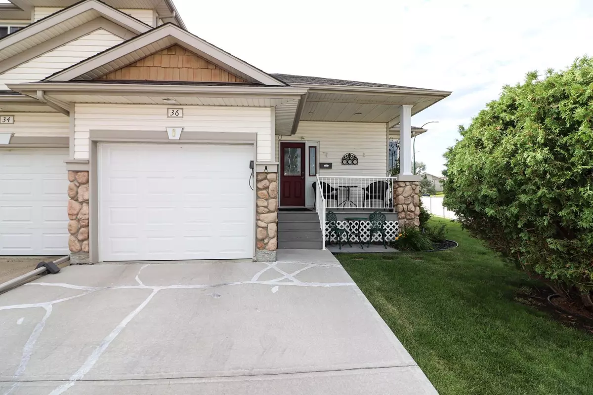 Medicine Hat, AB T1B4L3,36 Stonegate CRES SE