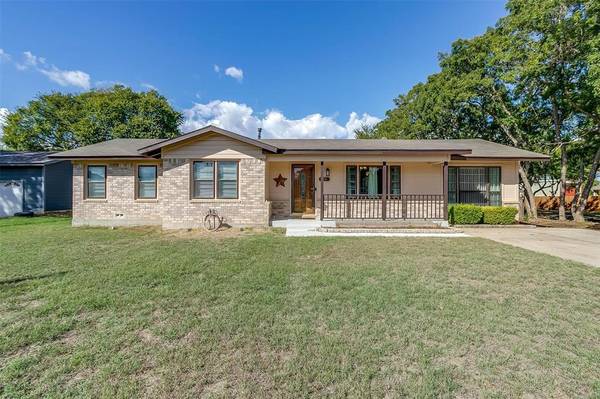 214 J E Woody Road, Springtown, TX 76082