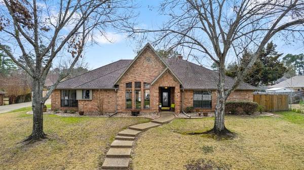 1723 Old Oak Drive, Tyler, TX 75703