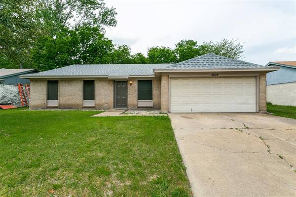 5809 Dunson Drive, Haltom City, TX 76148