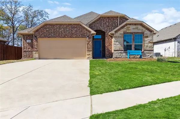 1528 Seabiscuit Drive, Granbury, TX 76049