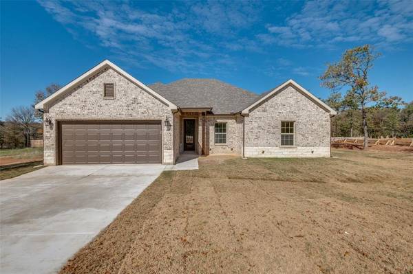 836 Haynie Drive, Runaway Bay, TX 76426