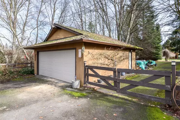 Courtenay, BC V9J 1R9,3687 Dove Creek Rd