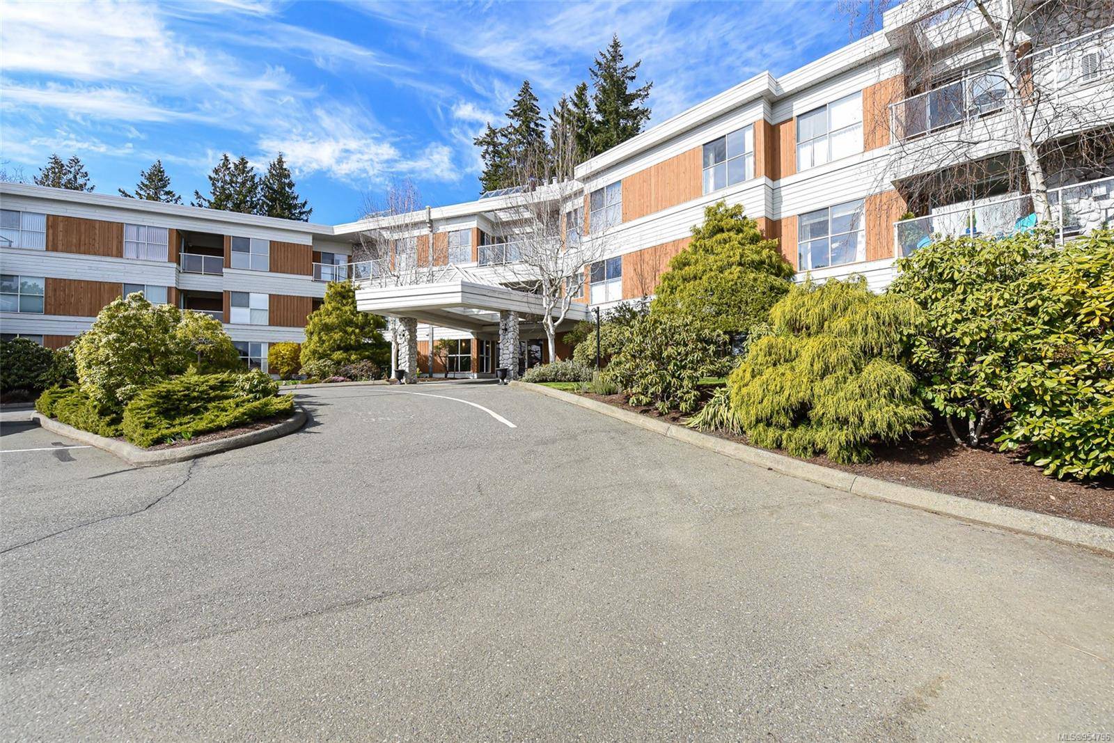 1686 Balmoral Ave #102,  Comox,  BC V9M 2N1