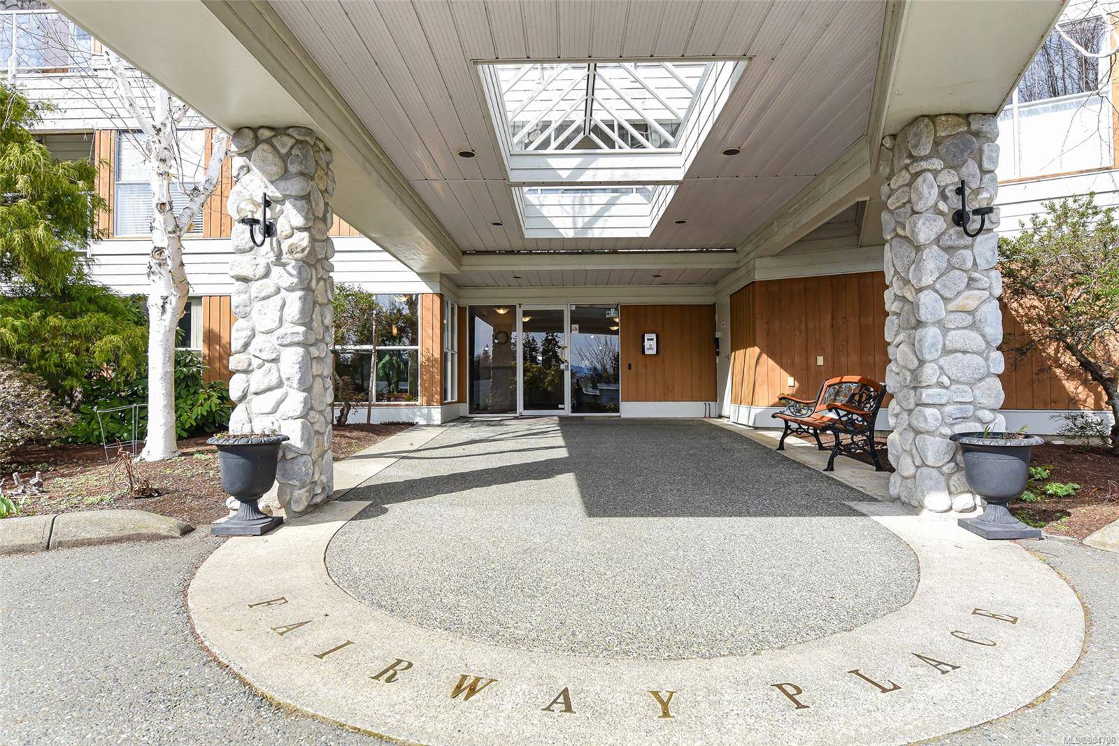 Comox, BC V9M 2N1,1686 Balmoral Ave #102