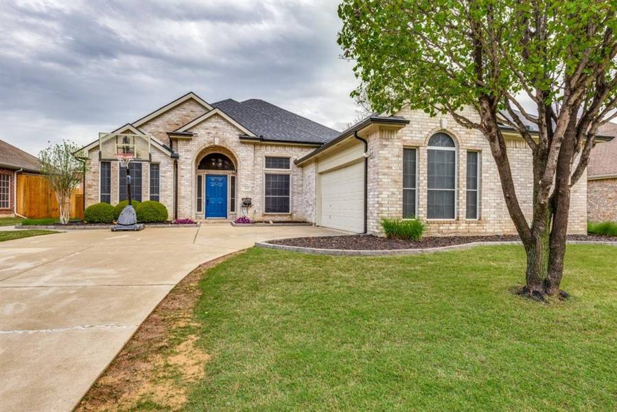 409 Stoneleigh Circle, Lake Dallas, TX 75065