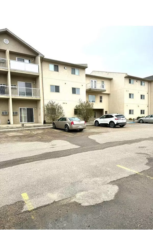 Lloydminster, AB T9V 3L1,6608 42 ST #305B